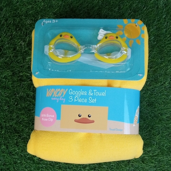 🛝 Yellow Duck Goggles and Towel Set - Picture 1 of 3
